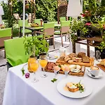 Art & Garden Apartmanhotel 4*