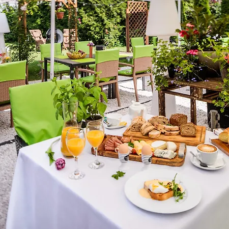 アート＆ガーデン レジデンス アパートホテル 4*