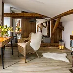 Lägenhetshotell Art & Garden 4*